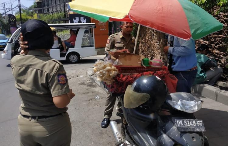 Pedagang Sepeda Motor Mengganggu Kenyamanan Lalulintas, ini Tindakan SatpolPP