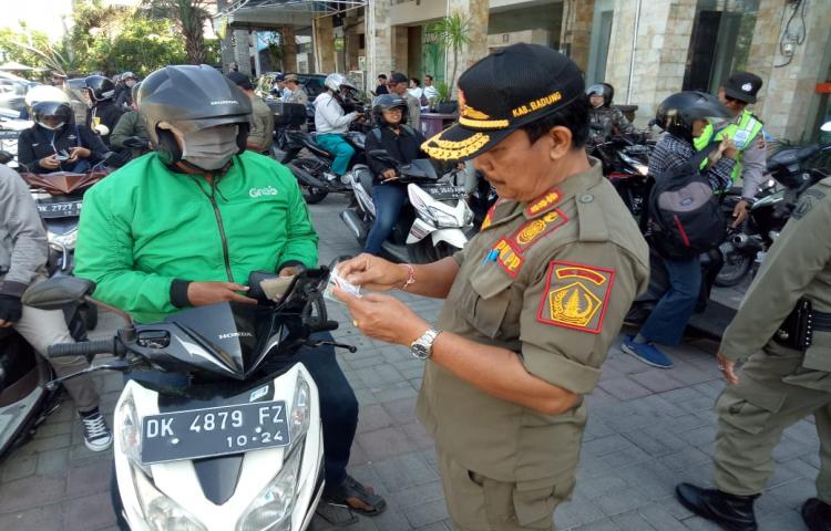 Satpol PP Badung Ikut Serta Operasi Agung DI Sunset Road