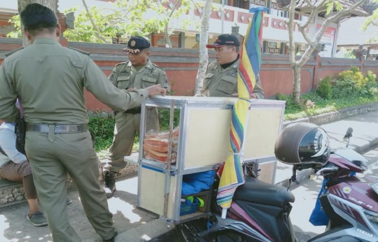 SatpolPP Badung Membina Kaki Lima, Ini Di Lakukan