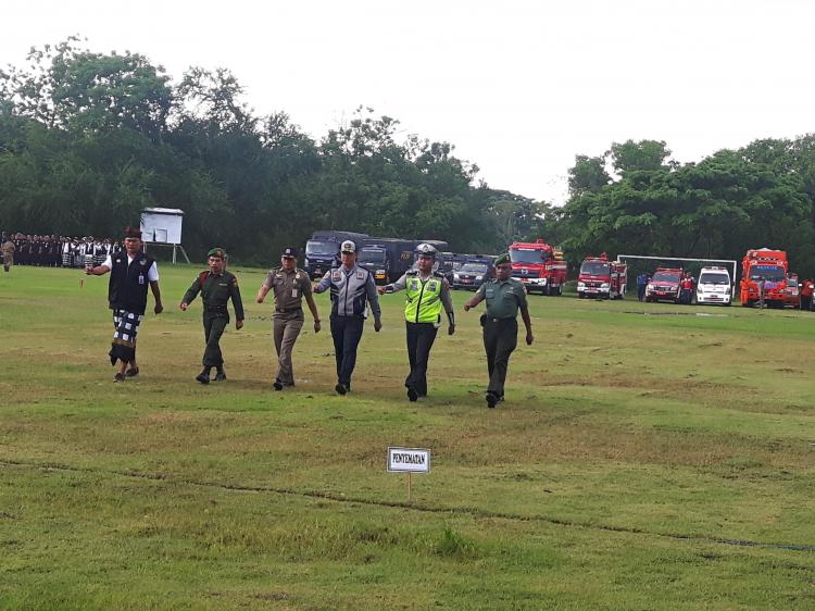 Upacara Gelar Pasukan Nataru 2017 di Lapangan Lagun